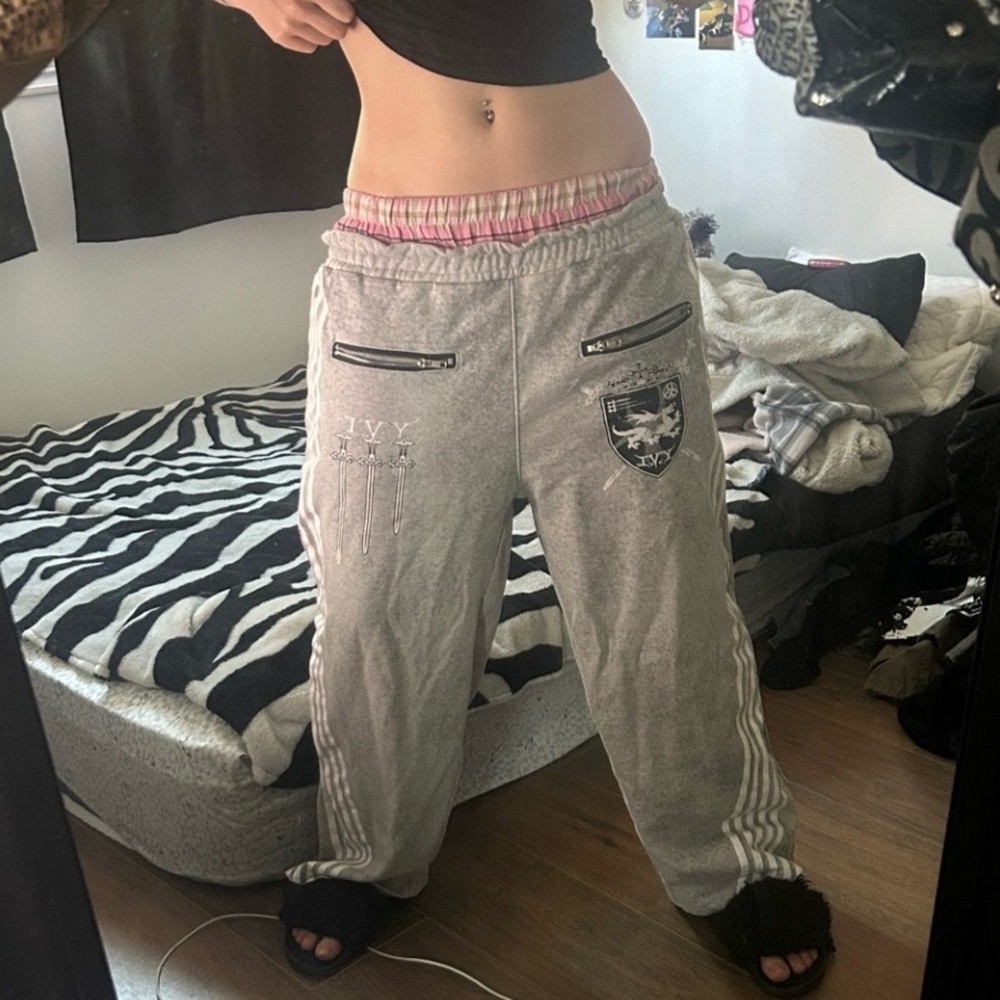 Cozy Worldwide Jogger Pants - Picture 4 of 5